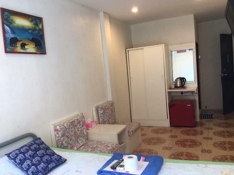 Miggy Guest House (Adults Only) Bangkok Exterior photo